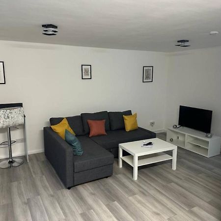 Stylish Apartment At Carlton Grove London Bagian luar foto