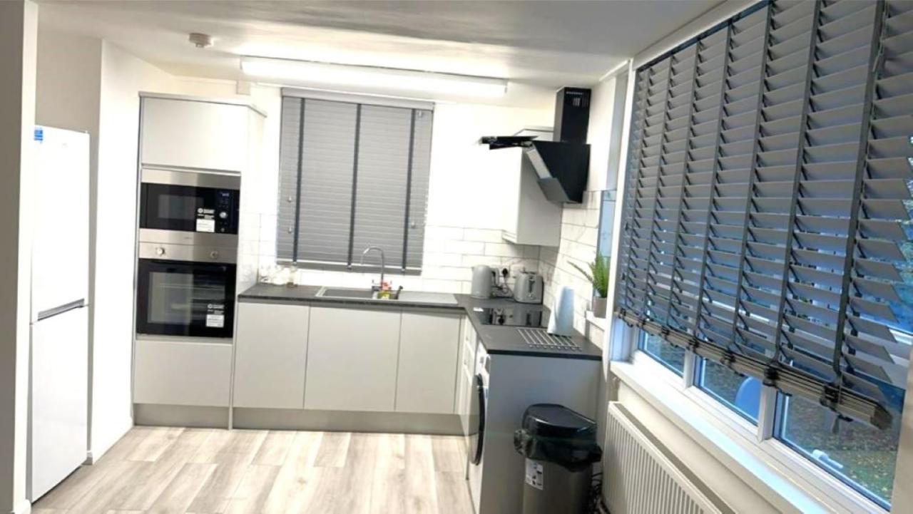 Stylish Apartment At Carlton Grove London Bagian luar foto