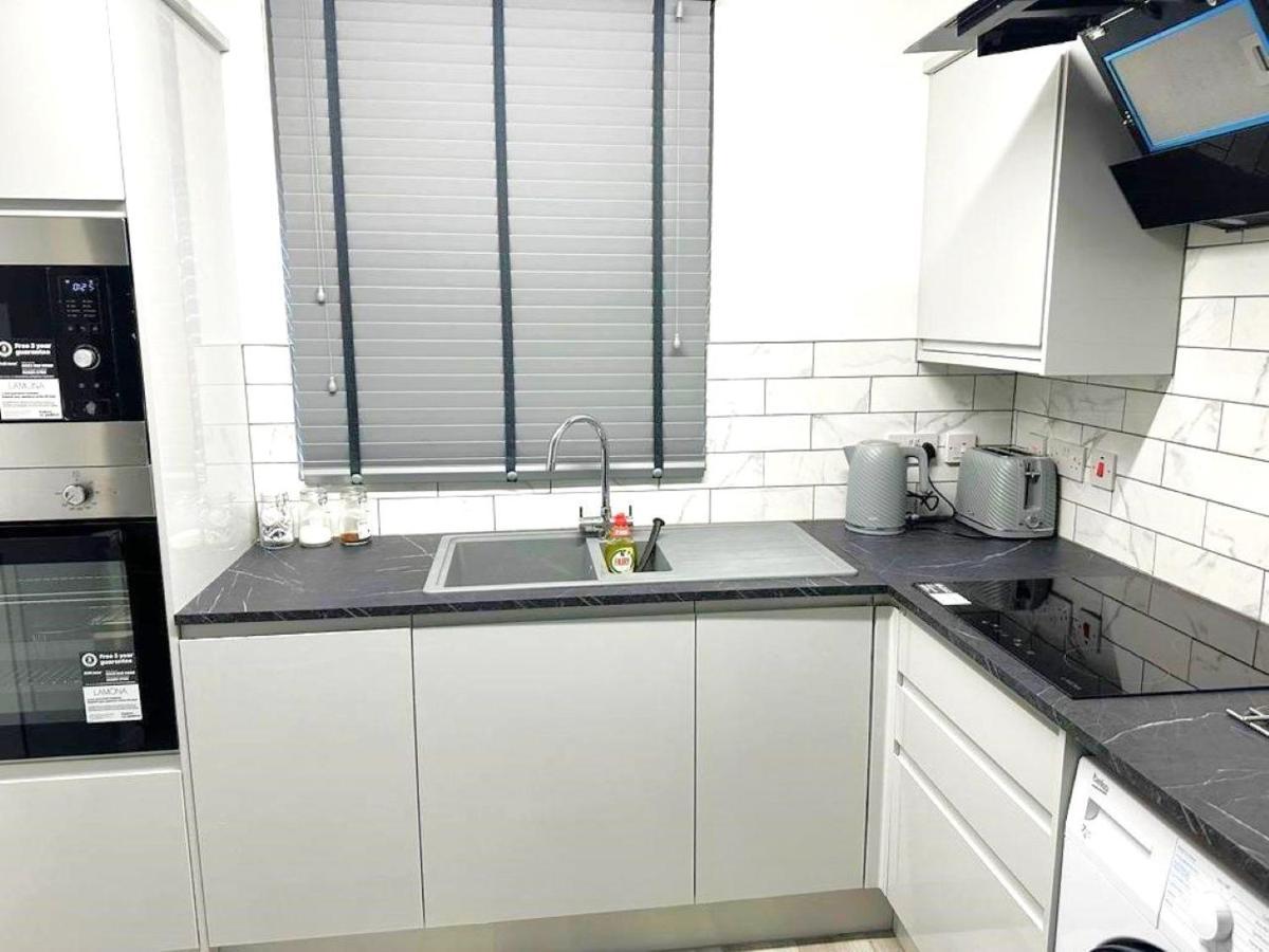 Stylish Apartment At Carlton Grove London Bagian luar foto