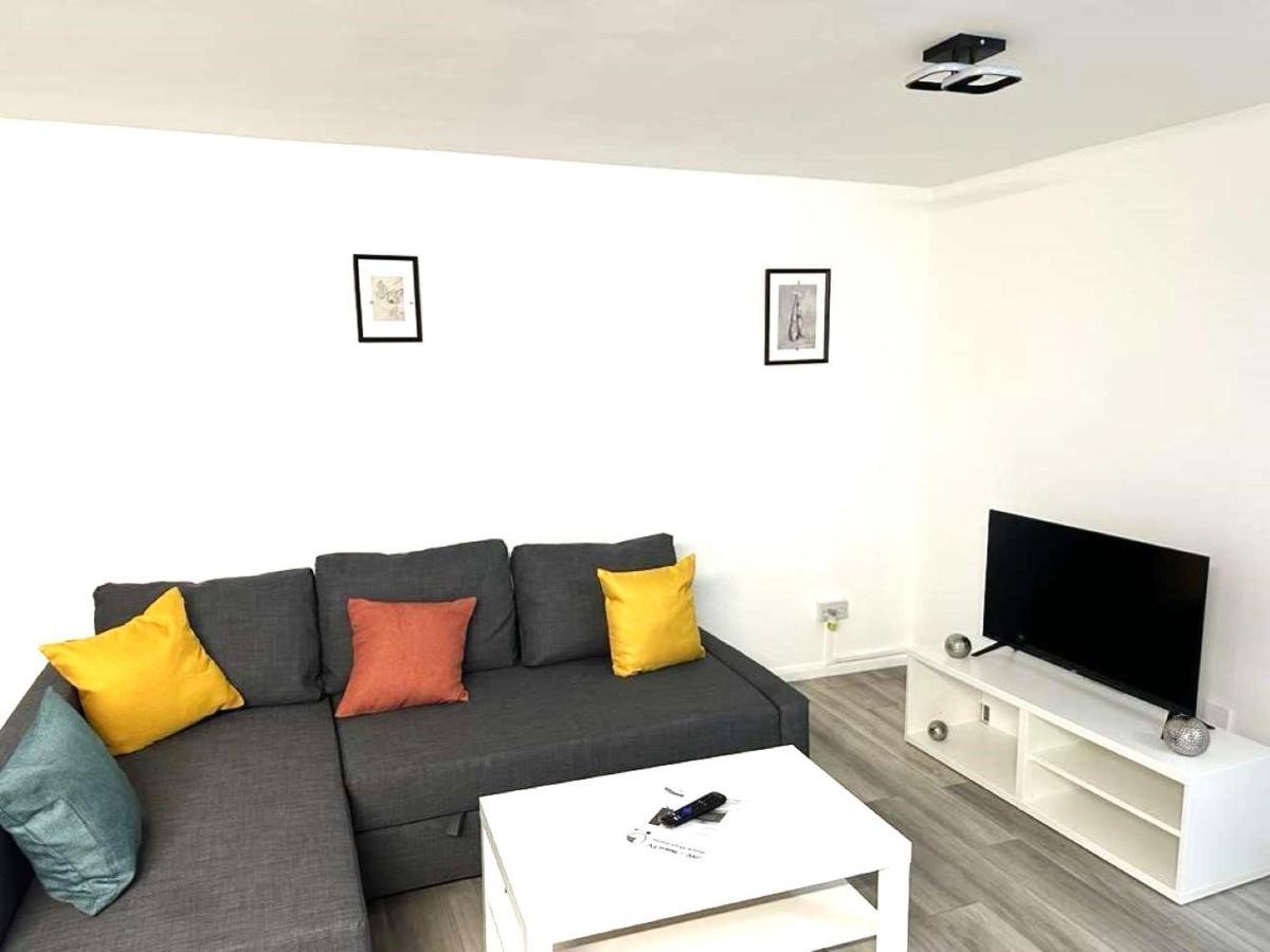 Stylish Apartment At Carlton Grove London Bagian luar foto