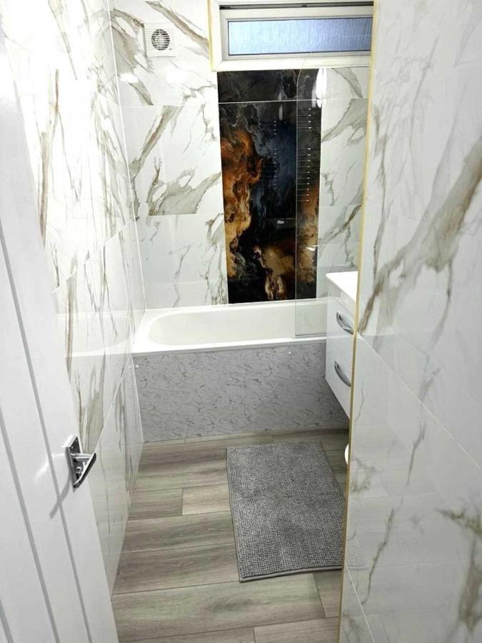 Stylish Apartment At Carlton Grove London Bagian luar foto